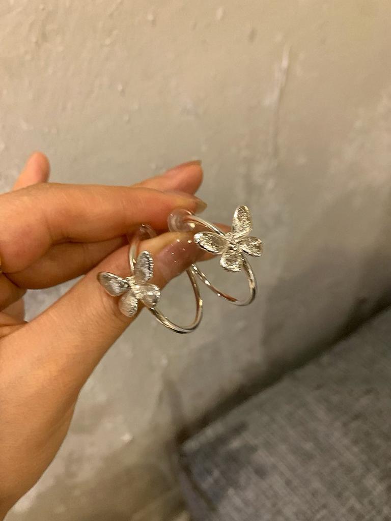 Silver needle butterfly pattern letter C-shaped stud earrings female Korean niche cold wind earrings fashion temperament earrings