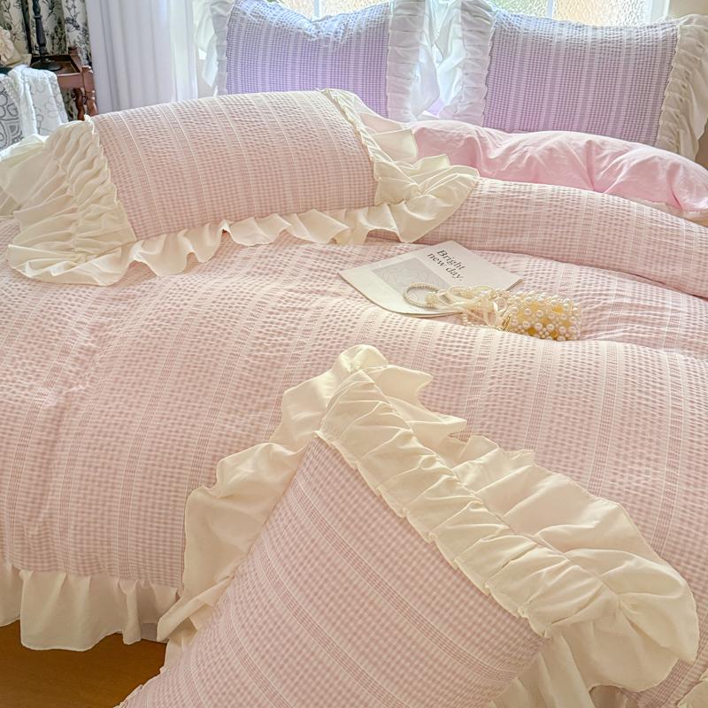

Pink Korean Princess Style Lace Ruffles Bedding Set Skin-friendly Seersucker Duvet Cover Set Fitted Sheet/Bed Sheet Pillowcases Flat Bed Sheet&Queen size 4 pcs рожевий