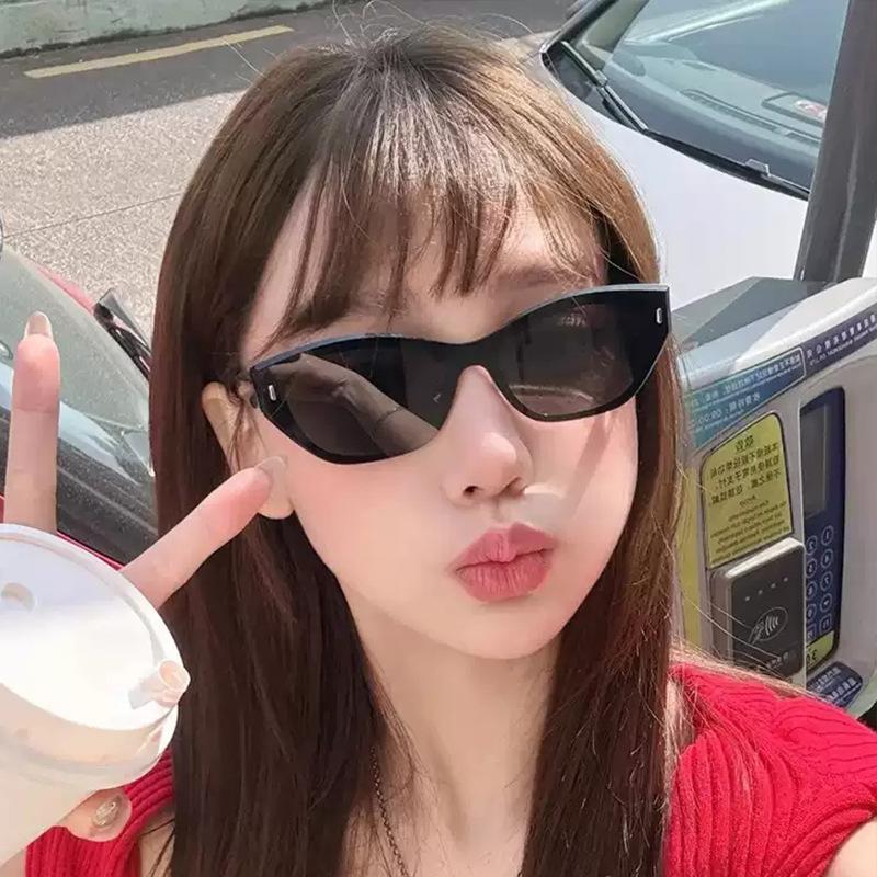 Korean Style Sun Glasses for Men Cat Eye Shape UV Protection Sunglasses Women Rivets Decoration Sunglasses Women
