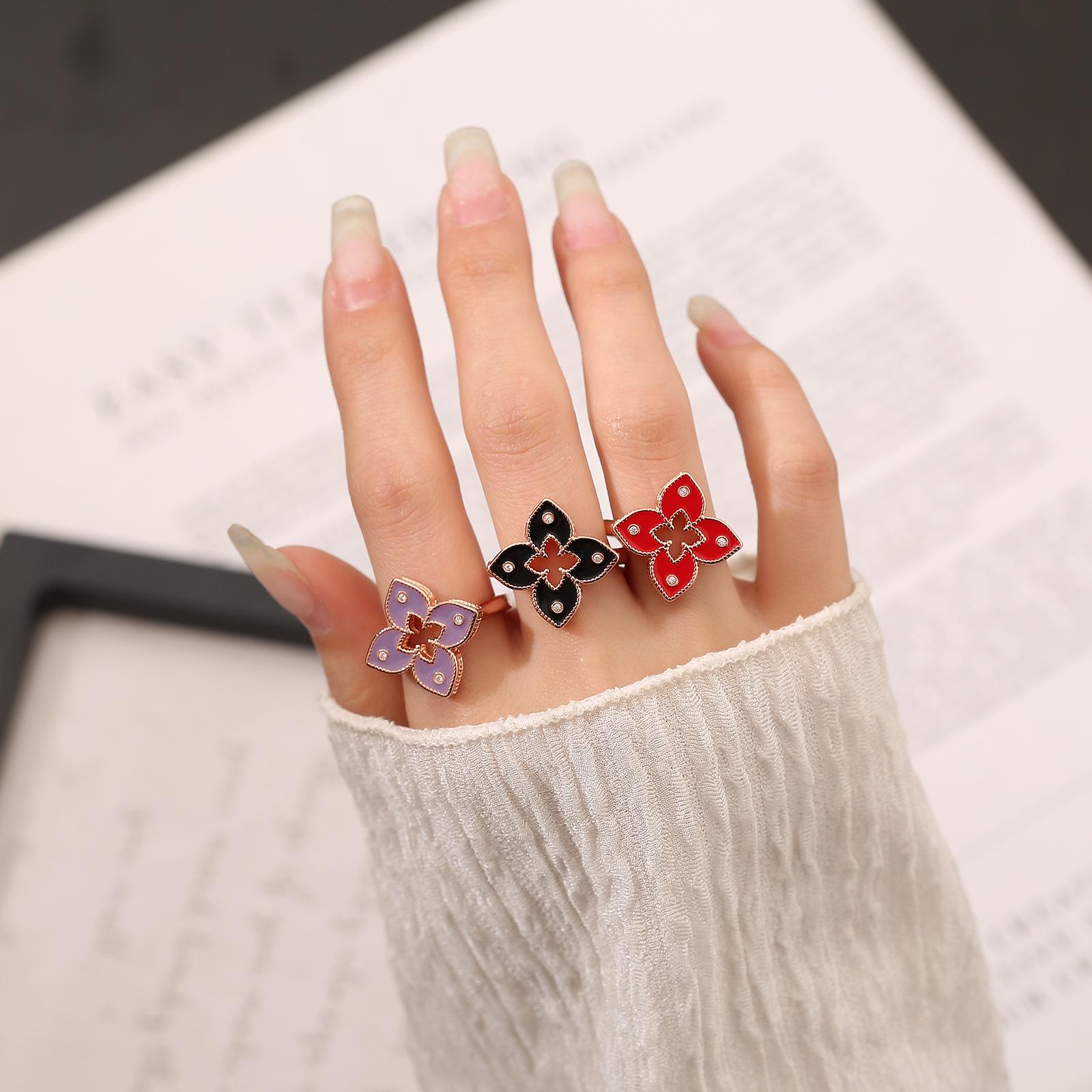 

2025 Luxe Four-Leaf Clover Openwork Ring