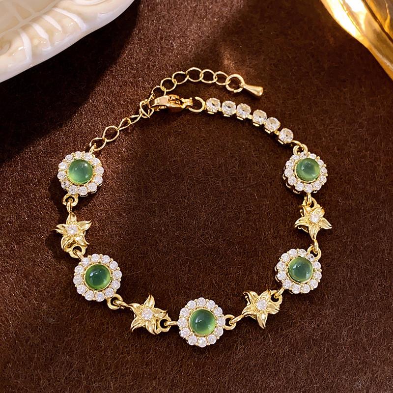 Geometric Star Style Cat Eye Stone Bracelet With Zirconium Accents For Elegant Women