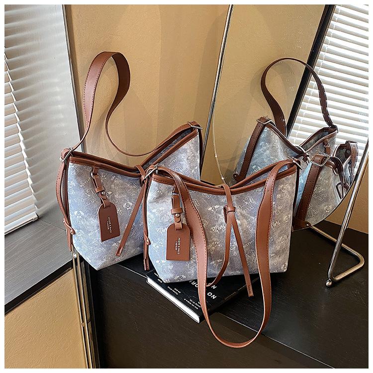 

Женская сумка кроссбоди большой вместимости в корейском стиле - Простой дизайн через плечо, маленькая квадратная Small 27*13*21cm