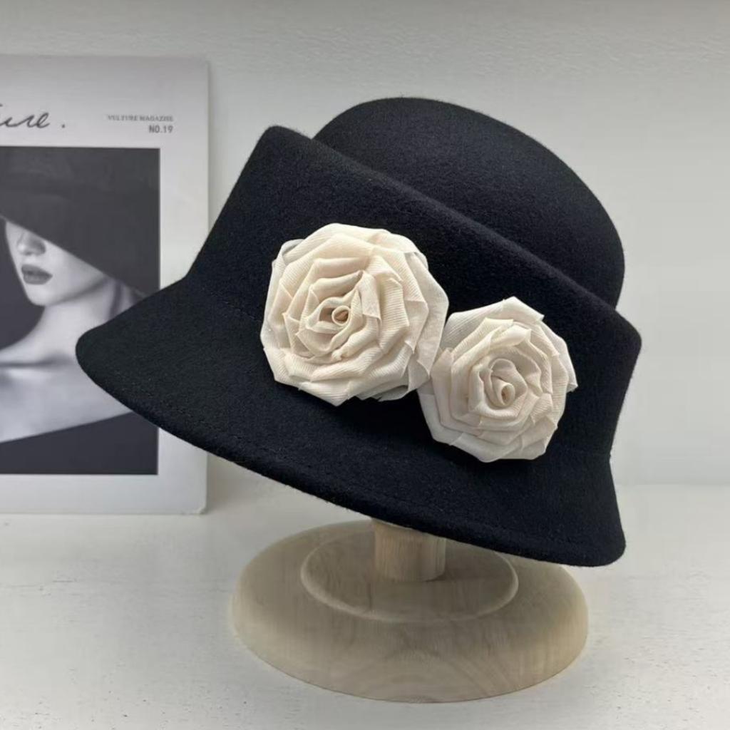 French Hepburn Style Camellia Brimmed Top Hat Women's Autumn and Winter Australian Wool Elegant Retro Basin Hat Beret