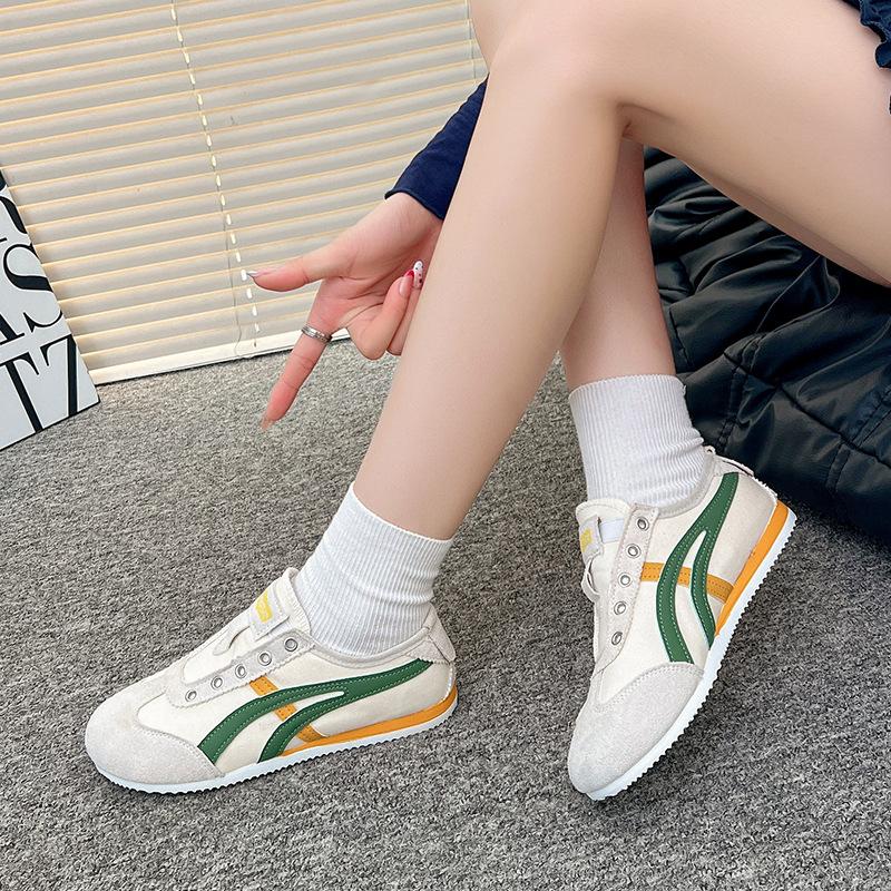 Flat-soled women's shoes autumn new lightweight soft-soled single shoes casual sports white shoes