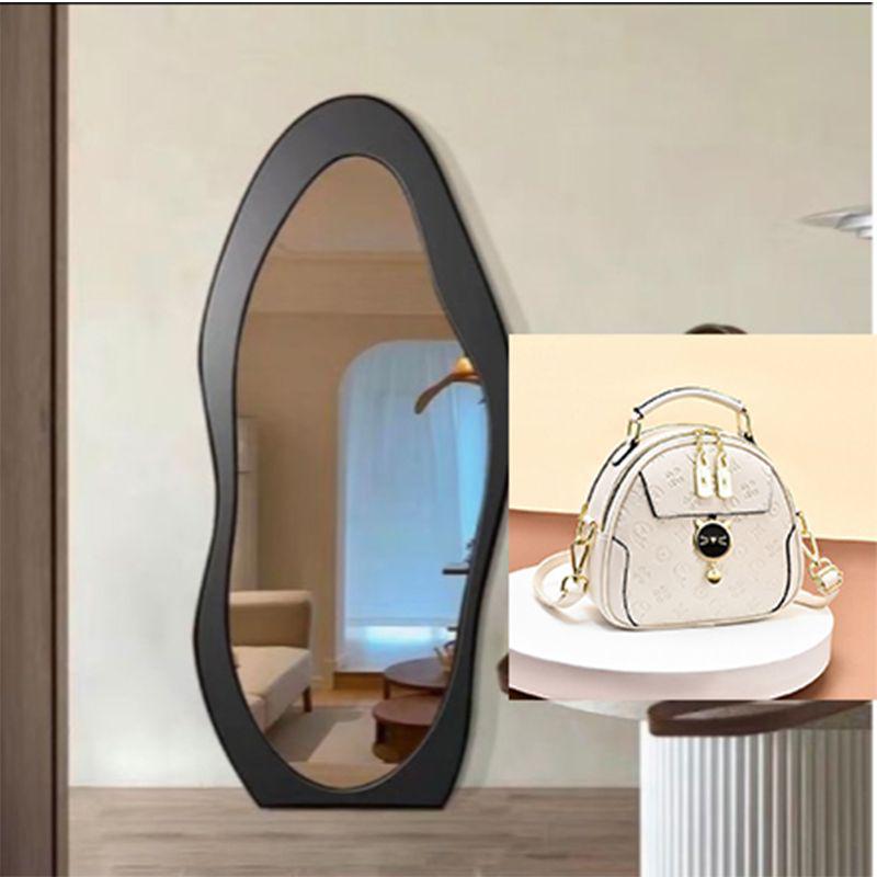 

Трендовая женская сумка кроссбоди и на плечо большой вместимости 2024