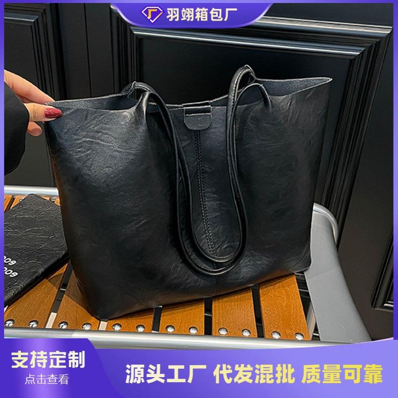 Large-capacity retro bag women's autumn and winter versatile new casual shoulder child and mother bag commuter tote bag