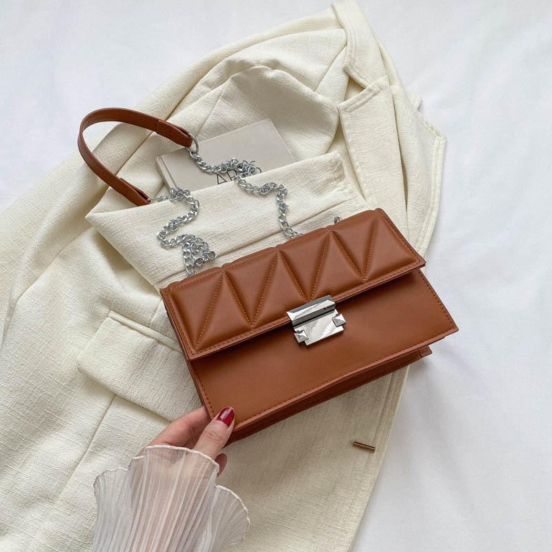 

Модна маленька квадратна сумка на ланцюжку. Ретро-сумка. Жіноча нова модна іноземна сумка 2024 року. Проста повсякденна сумка-месенджер. коричневий