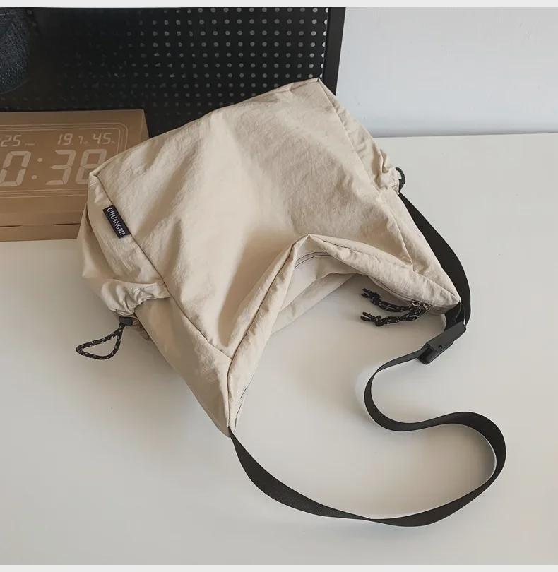 High-Capacity Retro Nylon Shoulder Bag - Unisex Fashionable and Versatile Handbag