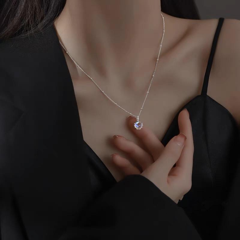 Iridescent Moonstone Bud Pendant Necklace - Summer 2023 High-End Design