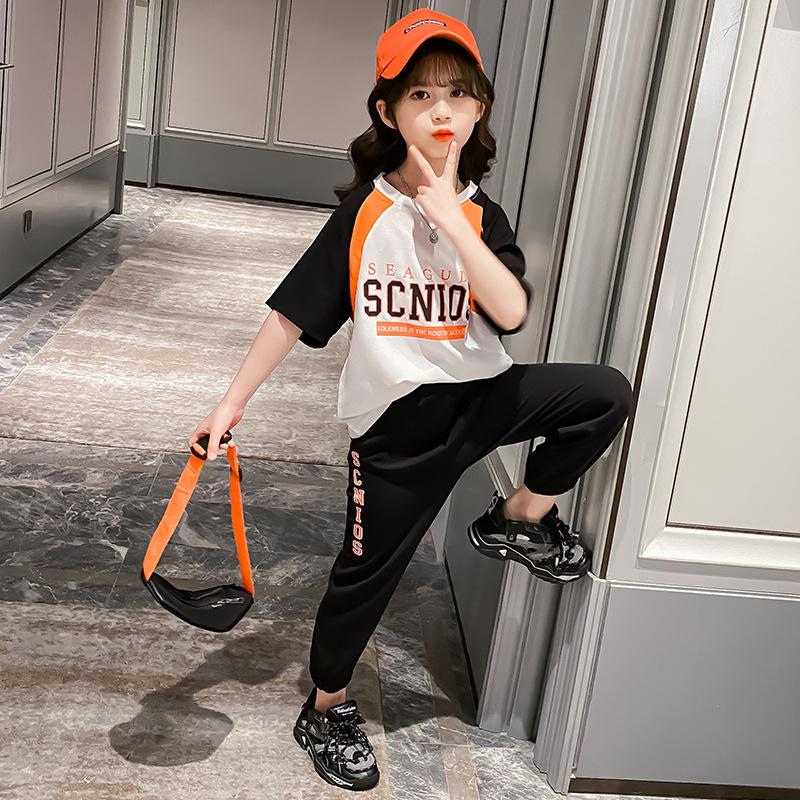 

Летний костюм корейской версии для девочек, пуловер с принтом, повседневные свободные брюки с короткими рукавами, дышащий и удобный спортивный комплект из двух предметов 110