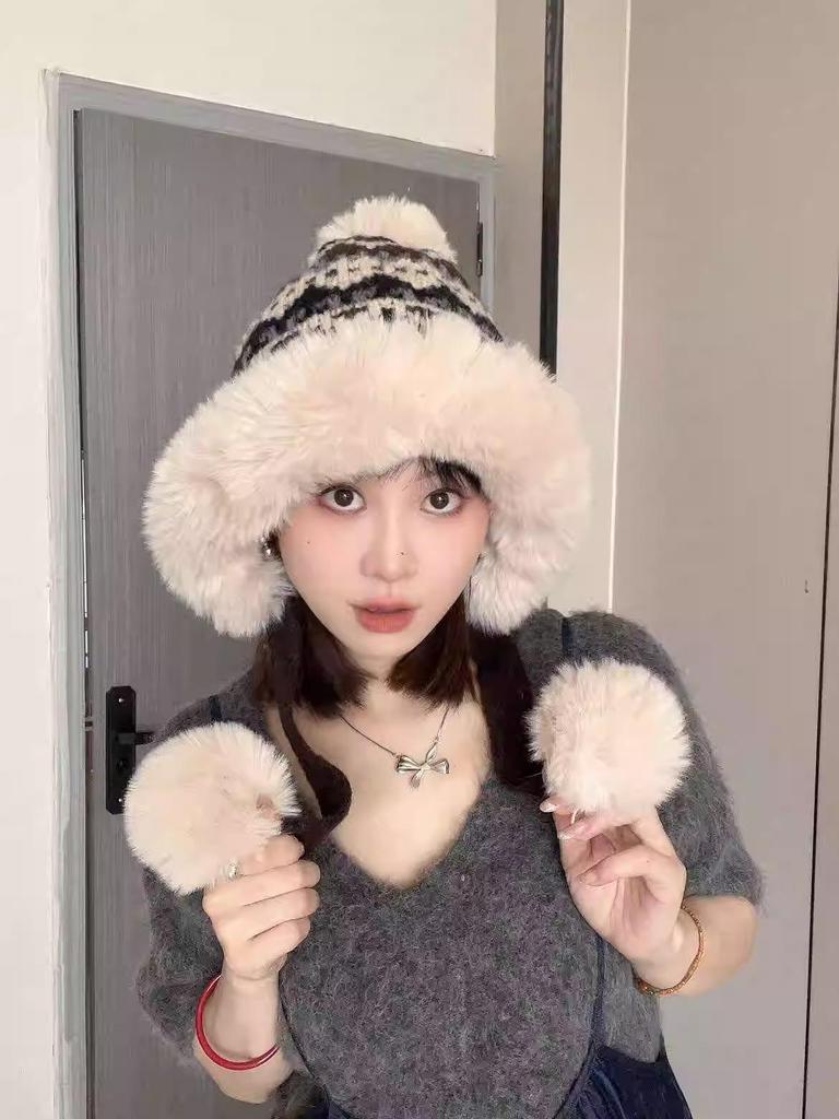 Damen Retro Ethno Stil Plüsch Strickmütze – Warm, Dick und Kältefest mit Süßem Bommel und Ohrenschutz für Herbst & Winter