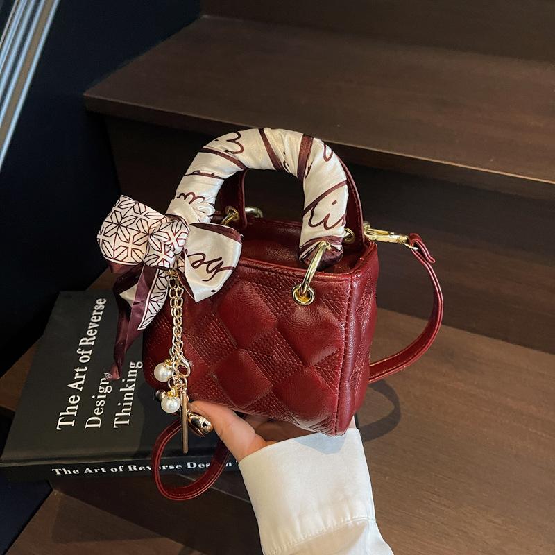 

Премиальная французская нишевая сумка 2025 новая трендовая модная бриллиантовая мини-сумочка на одно плечо, сумка-мессенджер, сумка принцессы Дианы бордовый