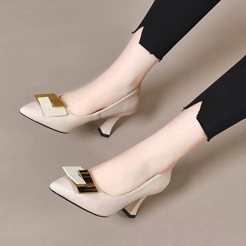 Frühling Nische Design Sinn Französische High Heels Damen Stiletto Aprikose Metall Schnalle Flacher Ausschnitt Einzelne Schuhe Damen