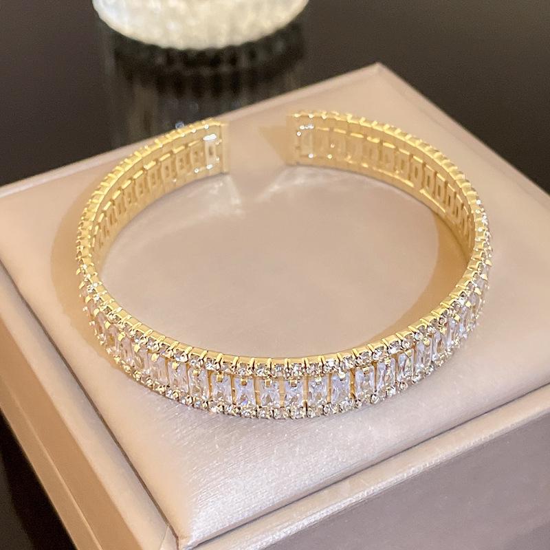 Zircon Open Bangle: Simple & Versatile Luxury Bracelet with Niche Design and Internet Celebrity Style.