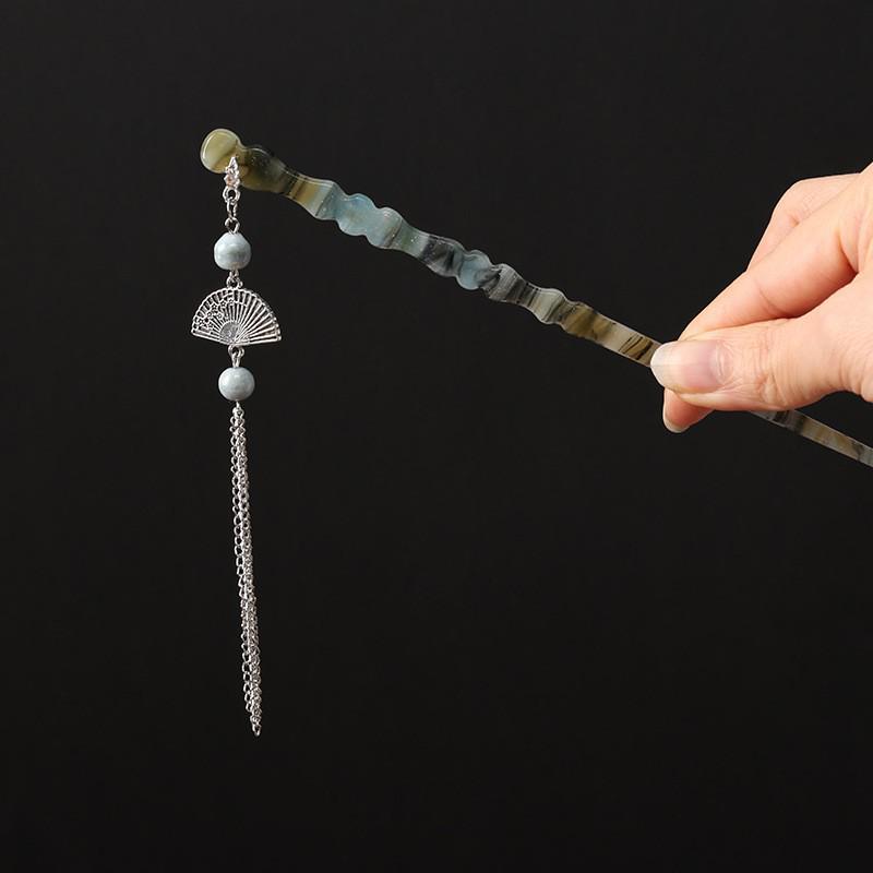 Diamantbesetzte Haarnadel mit Lotusquaste: Eleganter chinesischer Stil mit Perlenblumen- und Friedensschloss-Design, perfekt für Frauen.