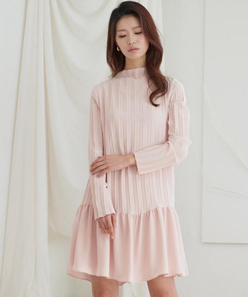 Obseseu Mignon Pleated Dress (Light Pink)