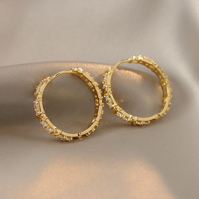 

Корейский дизайн модные ювелирные изделия 14K настоящее золотое покрытие круглые AAA циркониевые кресты серьги элегантные женские повседневные серьги белый