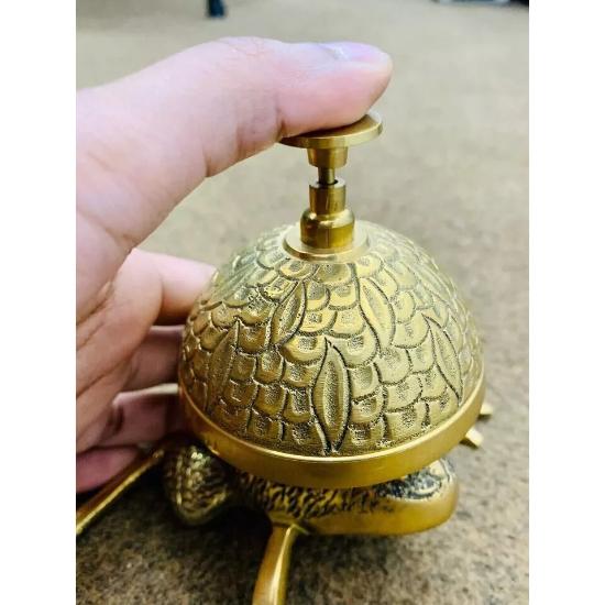 Dzwonek na biurko z mosiądzu w stylu żaby. Dzwonek na ladę hotelową w stylu vintage