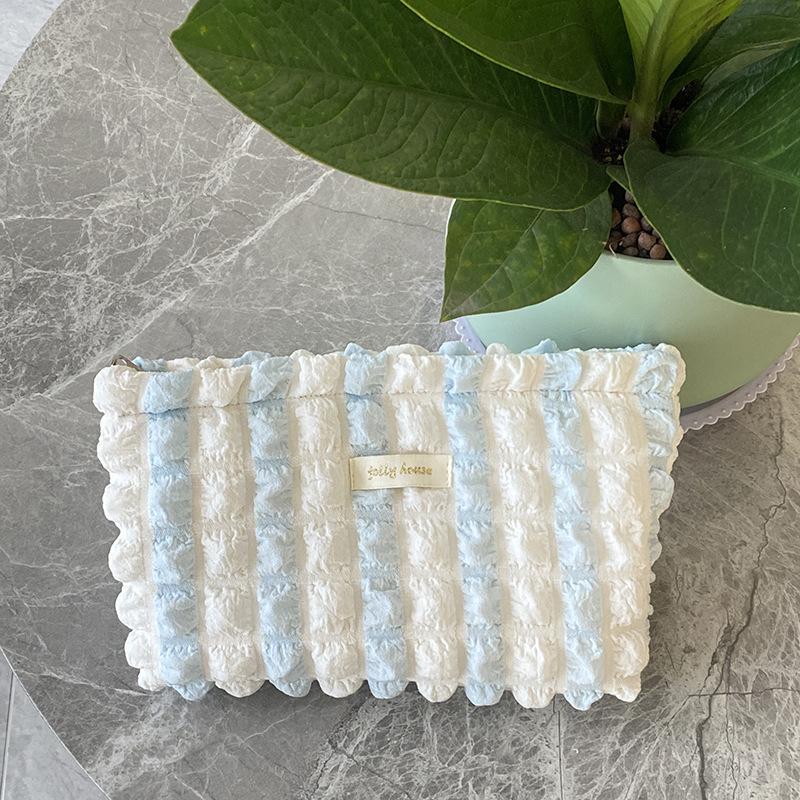 

Three-layer thickened cosmetic bag women s large-capacity portable new travel cosmetics wash storage bag