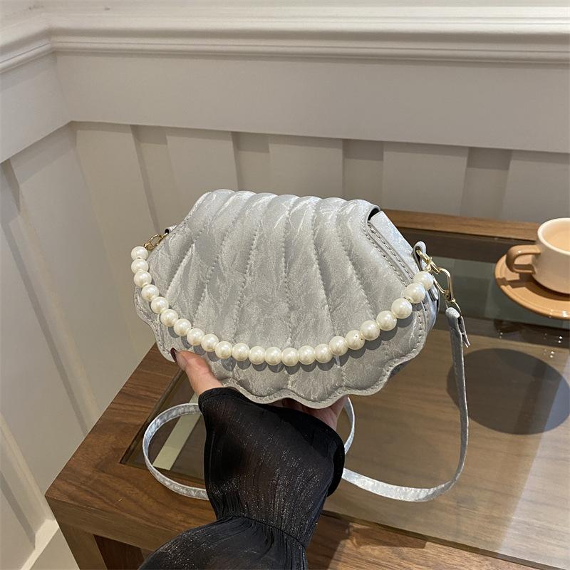 High-end Niche Pearl Bag for Women's New Fashion Crossbody Bag Ins Simple and Versatile One-shoulder Shell Bag