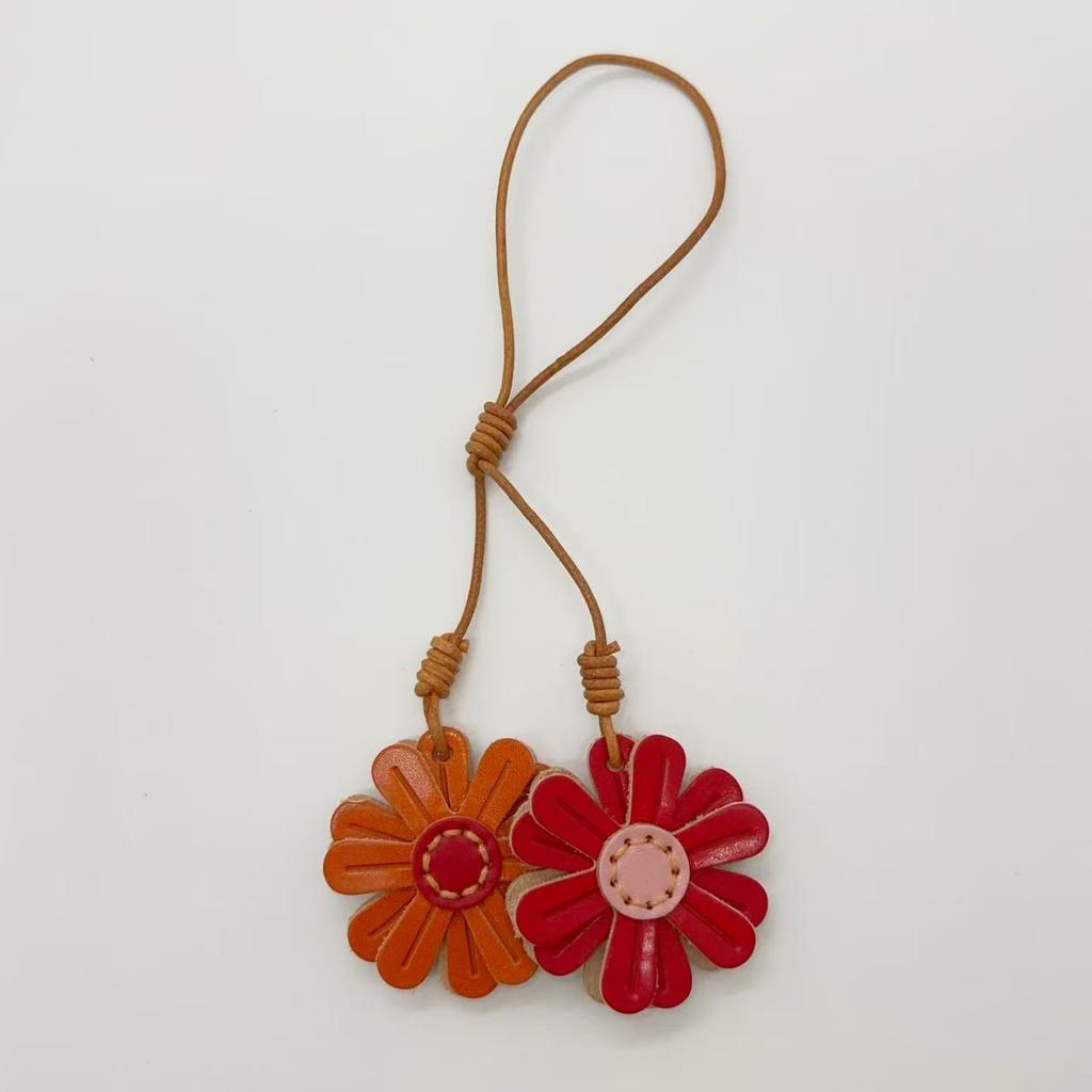 Creative Tanned Leather Small Daisy Sweet Handmade Keychain Bag Pendant Bag Hanging Jewelry Keychain