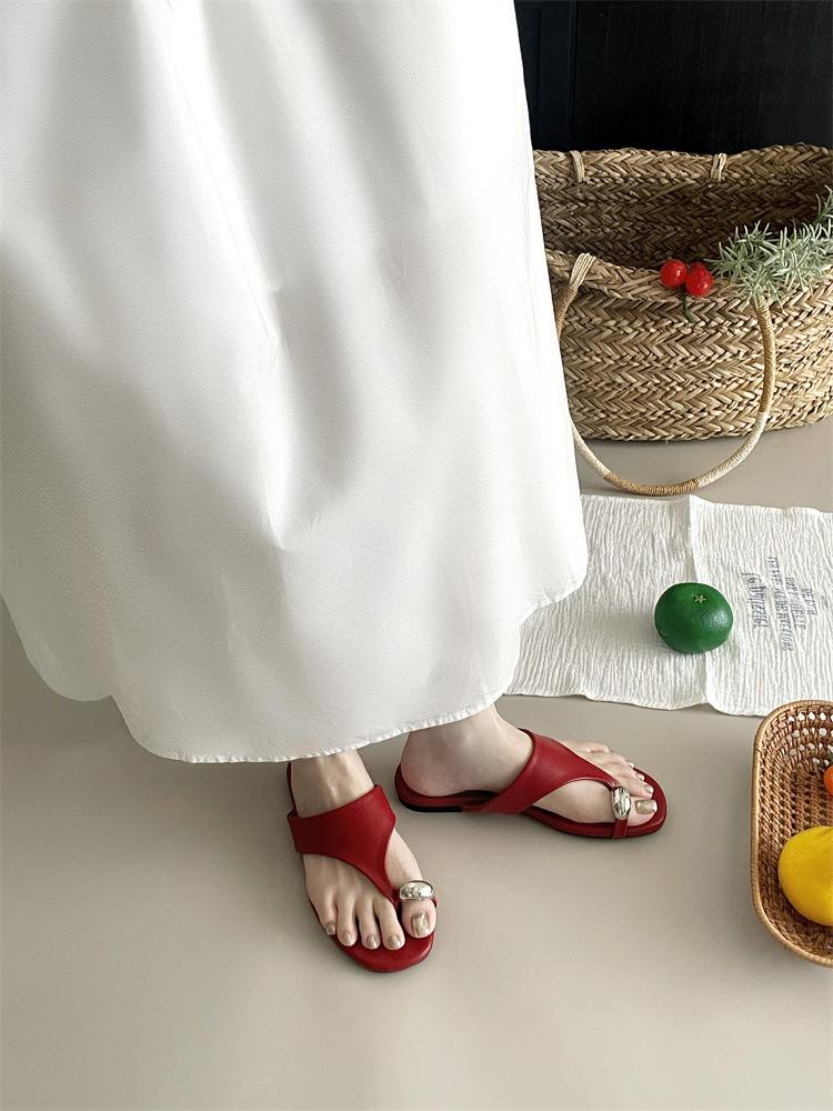 Flat bottom metal set toe slippers women's summer wear 2025 new holiday cool slippers Roman style flip-flops women
