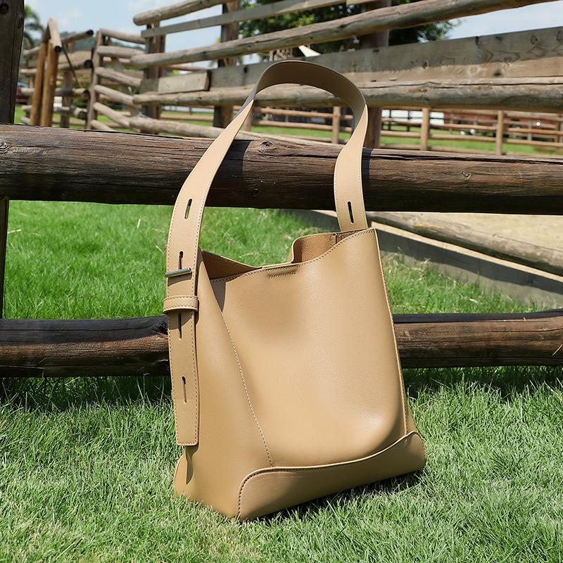 2025 New Autumn/Winter Niche High-End Genuine Leather Women's Bag Cowhide Bucket Bag Large Capacity Shoulder Crossbody Tote Bag
