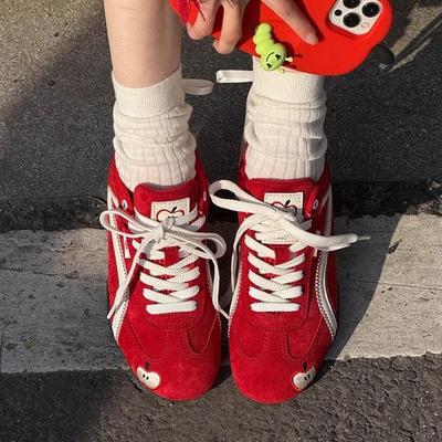 Leather Red Women's Retro Versatile Sports and Leisure Shoes Flat-soled Apple Shoes Breathable, Lightweight and Trendy
