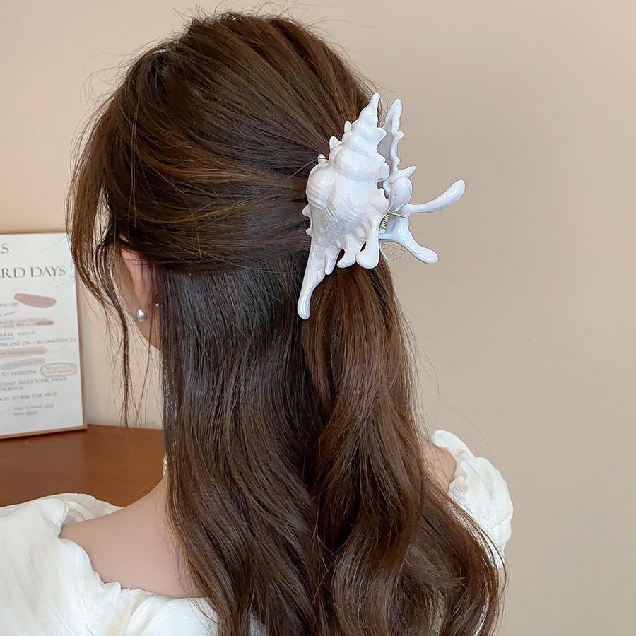 Creative Conch Hairpin Colorful Gift Hair Claw Elegant Shark Clip for Summer Beach New Headwear for Summer Beach