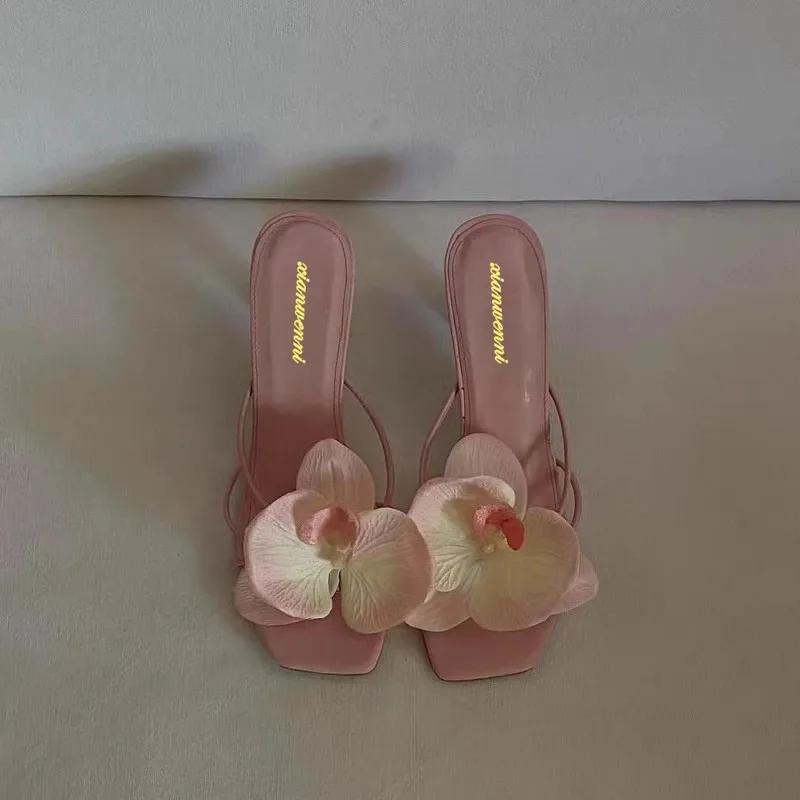 Damenmode Neue Zehensteg-Sandalen mit Blumenclip, High Heels, Pantoletten mit dünnen Absätzen, Elegante Party-Damen-Sandalen mit hohen Absätzen