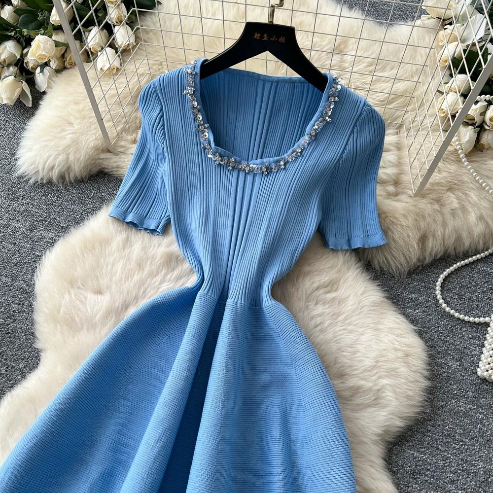 2026 Nuovi Arrivi Estivi Vestito Maglione Scollo a U Perline Manica Corta Aderente per Vestito da Festa di Compleanno Vestito Maglia Pieghettato Blu Strass Eventi Serata
