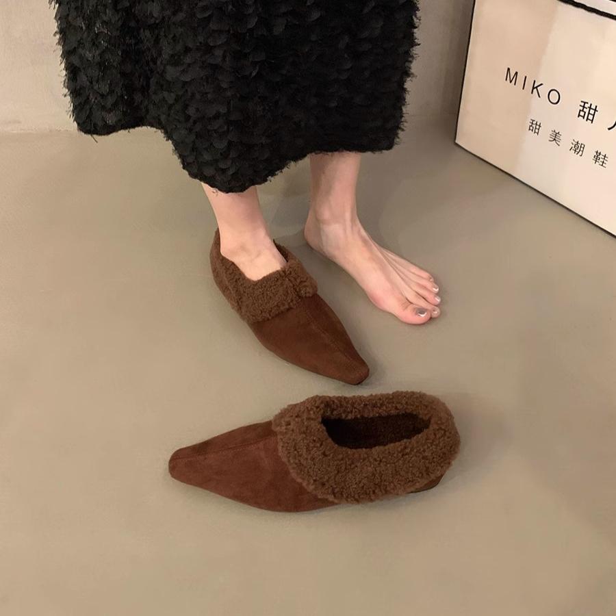 

Fashion 2025 Fashion Plush Women Loafers Luxury Suede Pointed Shoe Anti-slip Soft Sole Comfortable and elegant Flat Shoes for Women 35 темно-коричневого
