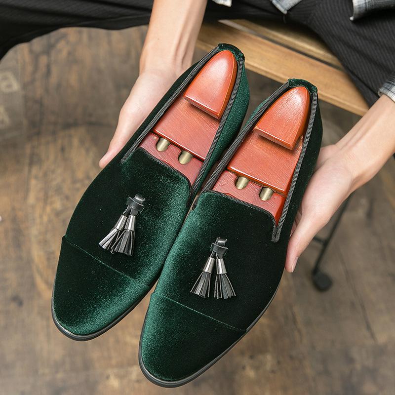 

Foreign trade new British small leather shoes corduroy large size leather shoes trend one pedal fashion leather shoes 47 зелений