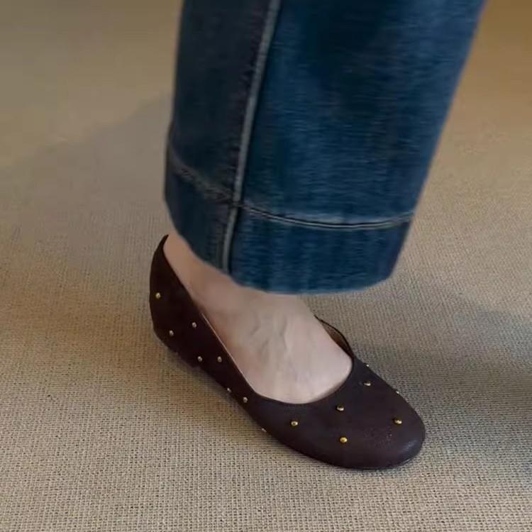 Sheepskin Version~ Fashionable and Simple Shallow Mouth Small Single Shoes, Rivets, Genuine Leather Flat-soled Women's Shoes, One Pedal, Do
