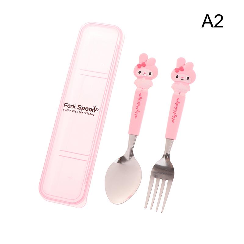 

Милый мультяшный аниме набор детской посуды из нержавеющей стали: забавная ложка, вилка, портативный набор столовой посуды для студентов и офисных работников, кухонная посуда