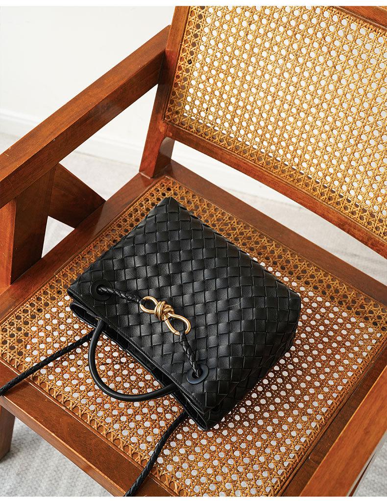 Retro-Tragetasche aus echtem Leder mit Metallknoten – Umhängetasche mit großem Fassungsvermögen