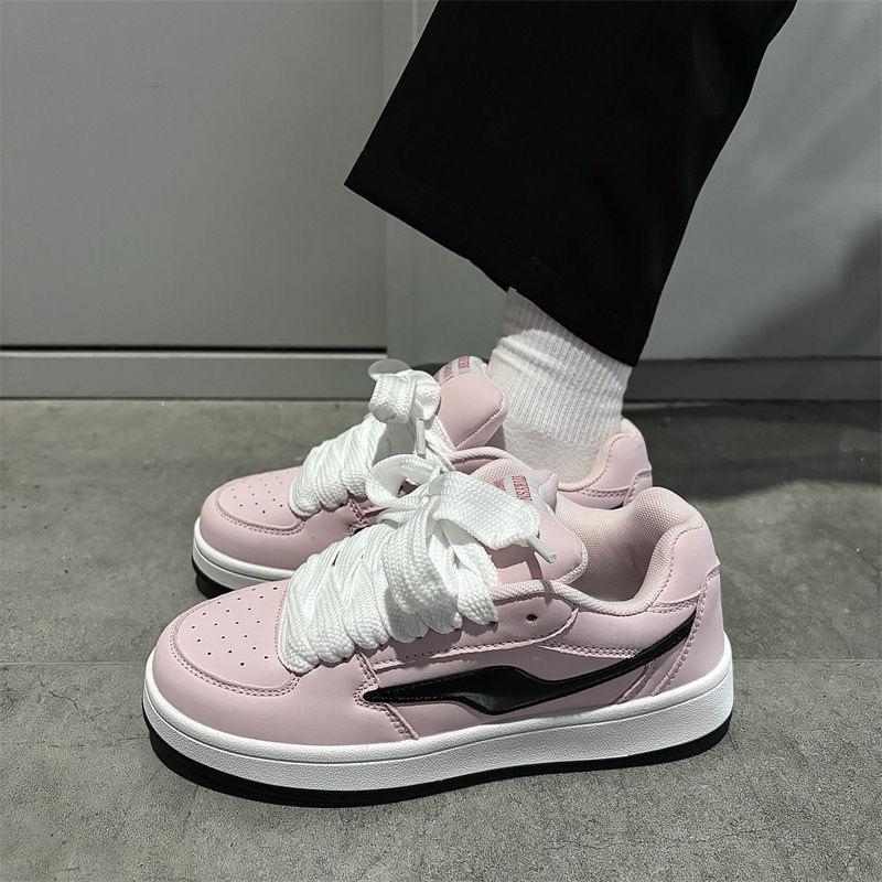 Korean version of student leisure niche design sense board shoes tide 2025 new Harajuku port style flat bottom street shooting sports shoes women