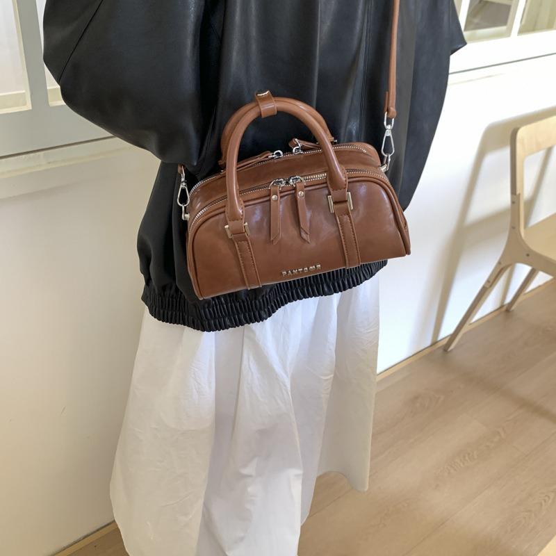 Retro bag women's autumn and winter new versatile shoulder messenger bag casual commuter pillow bag