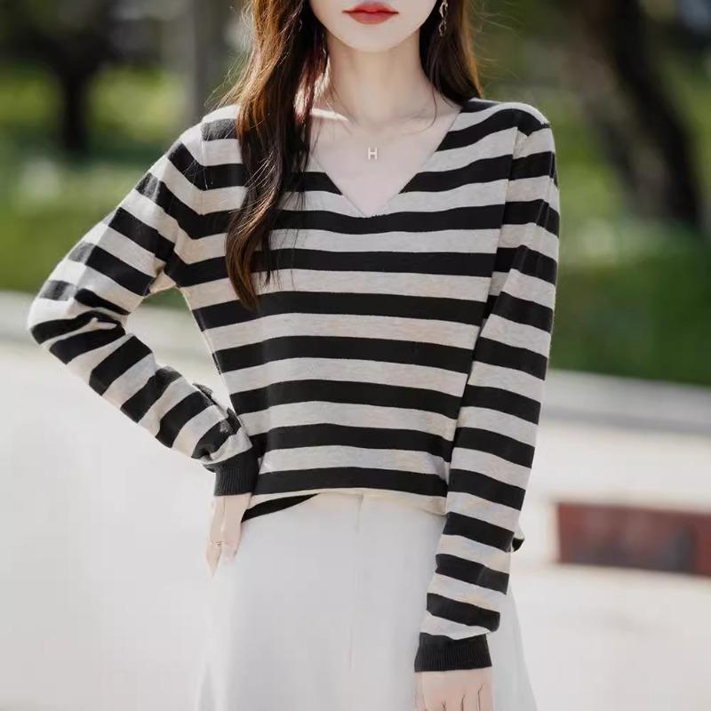 Spring and Autumn new V-neck striped women's long-sleeved knitted sweater loose and thin contrasting pullover versatile bottoming shirt