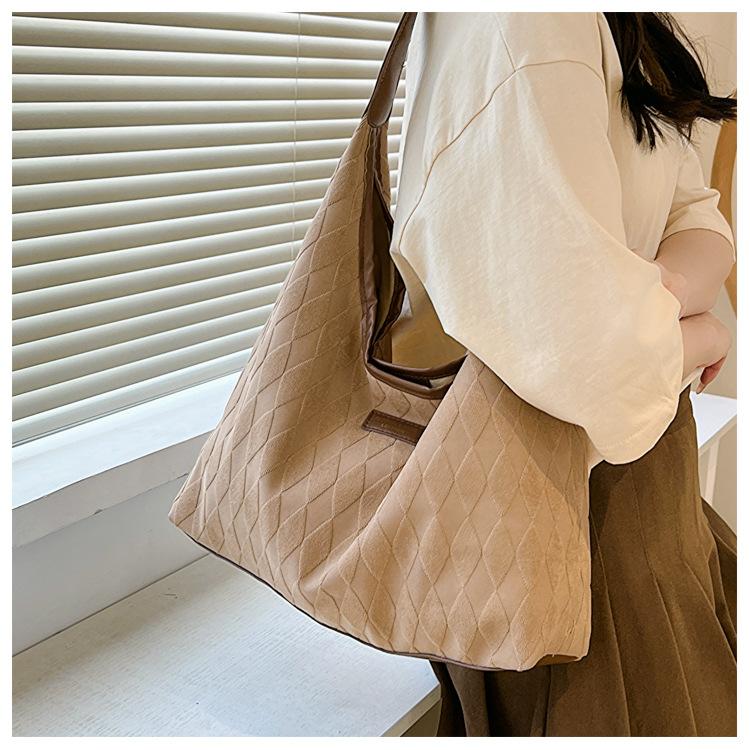 Chic Canvas Quilted Tote Bag for Women Large Capacity Commuter Shoulder Crossbody Bag