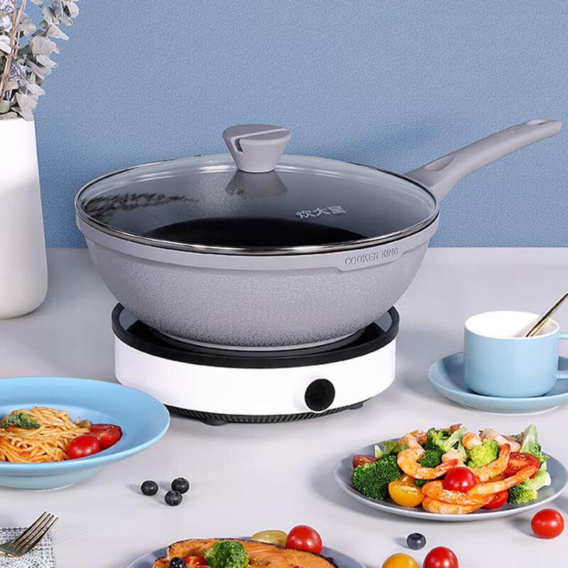 Chui Da Huang 32cm Titanium Flat Bottom Non-stick Wok