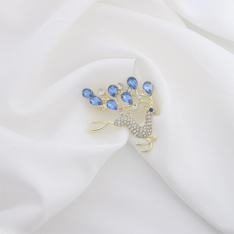 Pearl Elk Brooch Cute Christmas Atmosphere Fashion Suit Anti-light Button Versatile Sweater Jacket Pin Brooch