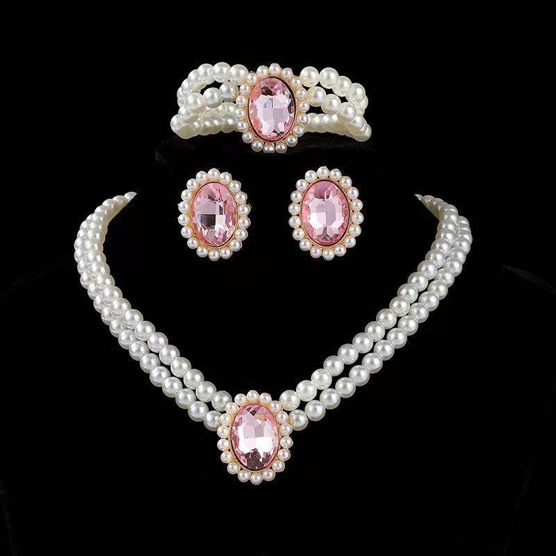Elegante mehrreihige Imitationsperlenkette. Elegantes und luxuriöses Halsketten-Accessoire mit runden Perlenanhängern.