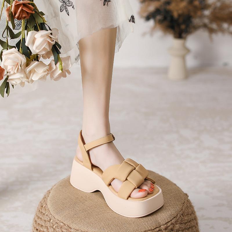 Small size sandals women's summer new muffin thick-soled beach shoes flat-soled woven outer casual shoes