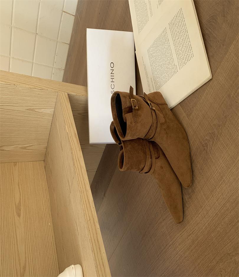 

Women s boots low heel thick heel versatile 2025 new autumn fashion boots thin belt buckle 39 светло-коричневого