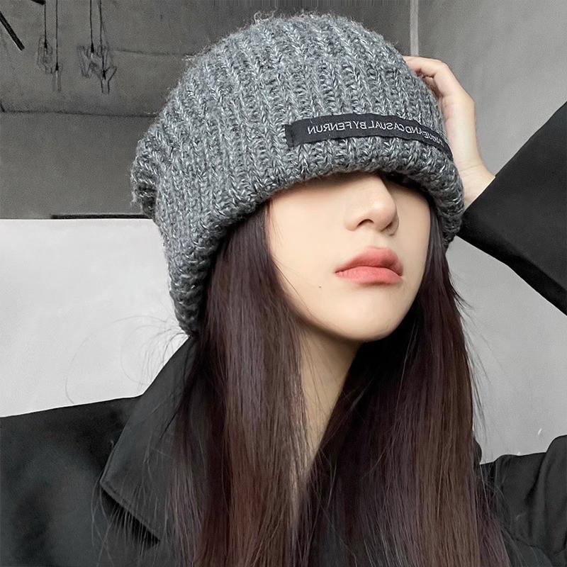 Versatile Wool Hat: Large Circumference, Warm Knitted Winter Hat for Men & Women – Offers Cold Protection and Slimming Effect.