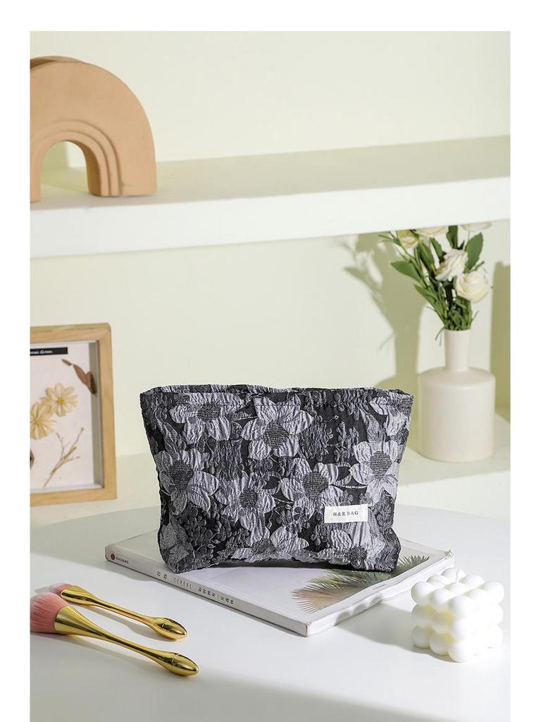 Embroidered Ramie Cotton & Linen Cosmetic Bag - Portable Canvas Storage for Lipstick and Skincare