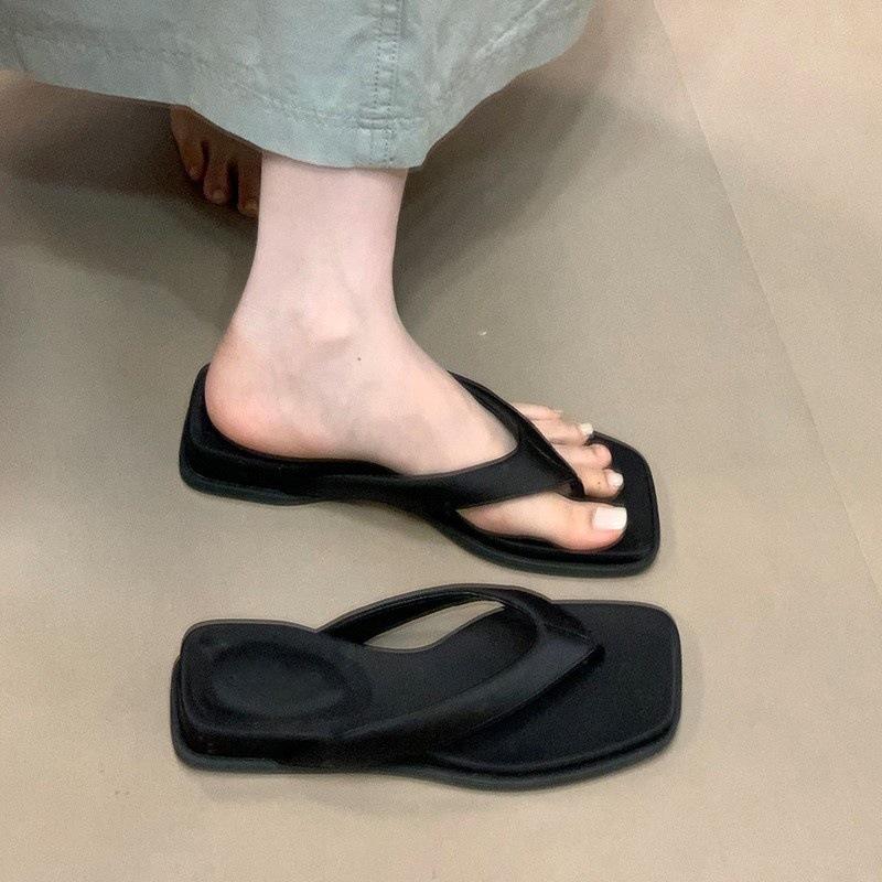 Seaside Pinch Flip-flops Women Wear New Beach Sandals Fashion Sense