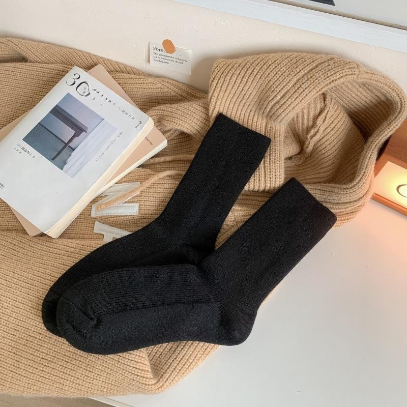 Jednokolorowe Miękkie i Klejące Skarpety Wełniane, Skarpety z Pętelką, Skarpety do Połowy Łydki, Grube i Ciepłe Skarpety z Futerkiem na Jesień i Zimę dla Kobiet