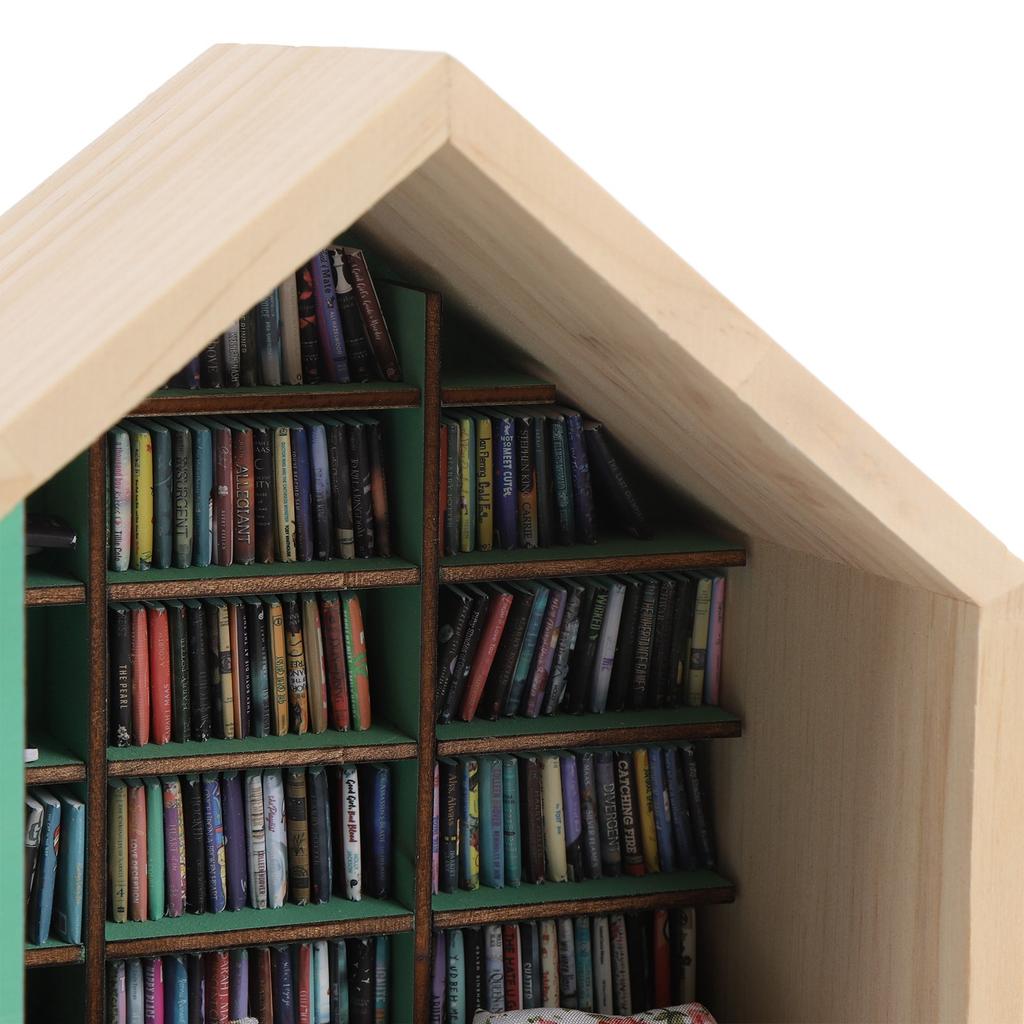Miniatur-Bücherregal Handgefertigtes Holzhausmodell mit kleinen Kissen Lustiges Mini-Bücherregal Ornament zur Schreibtischdekoration